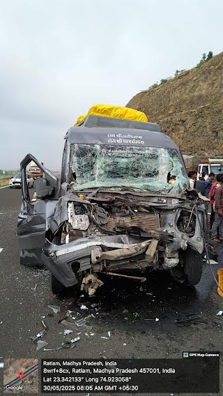 दिल्ली-मुंबई एक्सप्रेस वे पर हादसा, तीर्थ यात्रा से मंदसौर लौट रहे परिवार के 16 लोग घायल, तीन गंभीर दिल्ली-मुंबई एक्सप्रेस वे पर हादसा, तीर्थ यात्रा से मंदसौर लौट रहे परिवार के 16 लोग घायल, तीन गंभीर