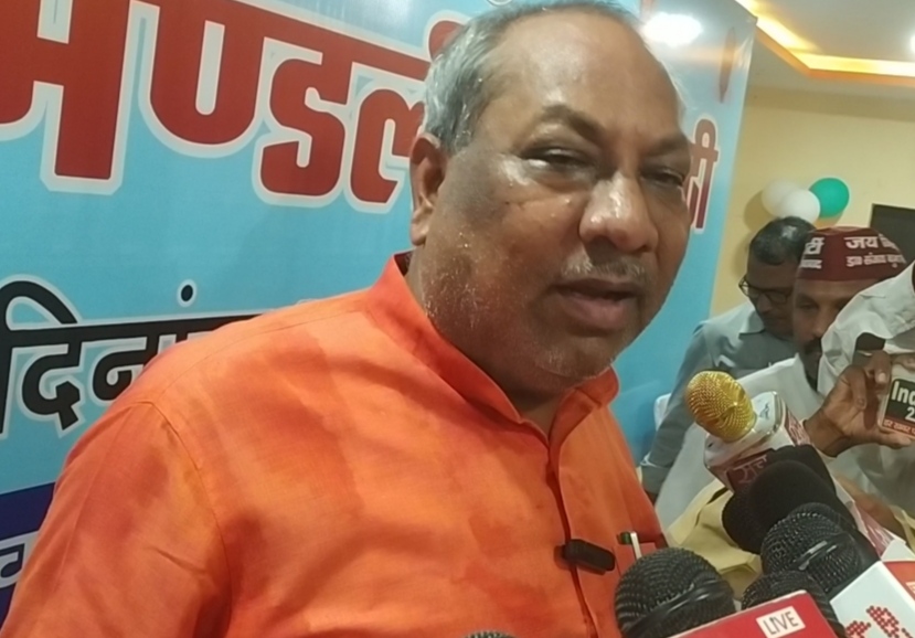 पत्रकार वार्ता में बोलते डा. संजय निषाद। पत्रकार वार्ता में बोलते डा. संजय निषाद।