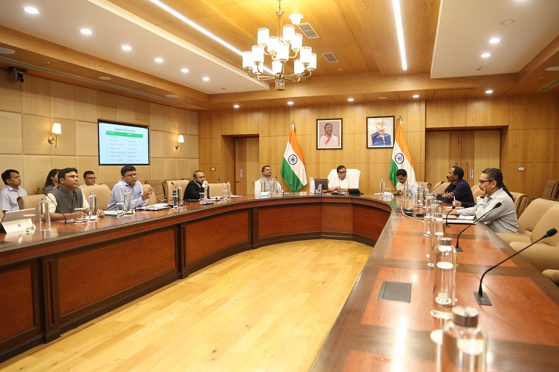 गुवाहाटीः लोक सेवा भवन में बाढ़ को लेकर समीक्षा बैठक करते मुख्यमंत्री गुवाहाटीः लोक सेवा भवन में बाढ़ को लेकर समीक्षा बैठक करते मुख्यमंत्री