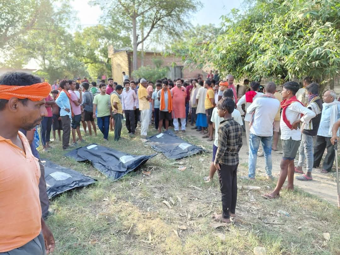 गंगा में मिले तीन शव