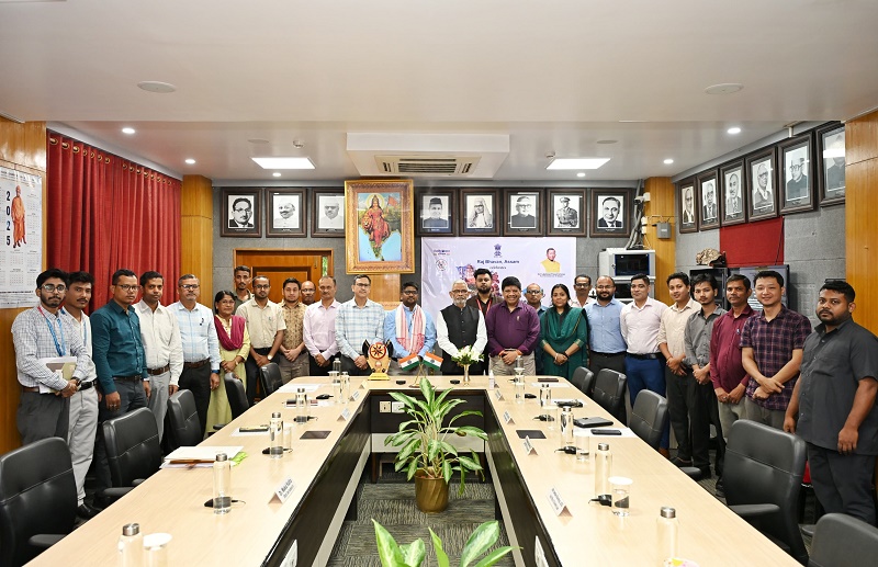 राजभवन असम में मनाये गये गोवा राज्य स्थापना दिवस  समारोह में उपस्थित अतिथि एवं अन्य नागरिक