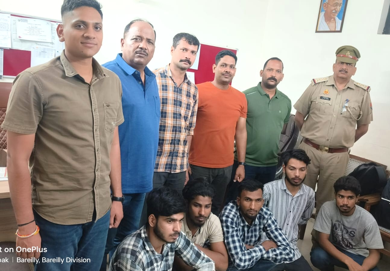 पुलिस की गिरफ़्त में साइबर अपराधी पुलिस की गिरफ़्त में साइबर अपराधी