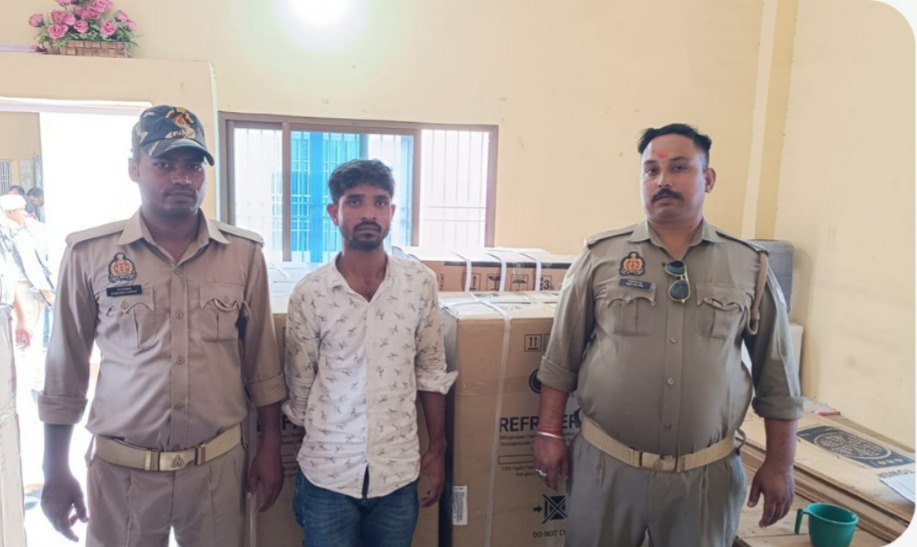गिरफ्तार आरोपी पुलिस अभिरक्षा में गिरफ्तार आरोपी पुलिस अभिरक्षा में