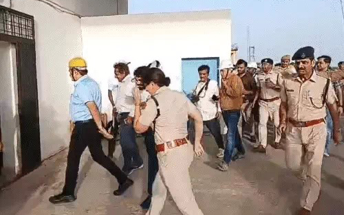 झालावाड़ में कलेक्टर-एसपी जान बचाकर भागे झालावाड़ में कलेक्टर-एसपी जान बचाकर भागे