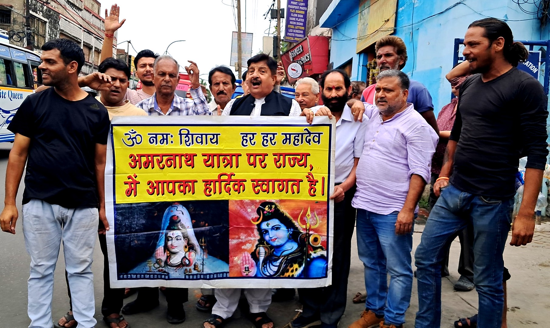 तीर्थयात्रियों से अपील : भारी संख्या में जम्मू-कश्मीर आएं और अमरनाथ यात्रा में भाग लें तीर्थयात्रियों से अपील : भारी संख्या में जम्मू-कश्मीर आएं और अमरनाथ यात्रा में भाग लें