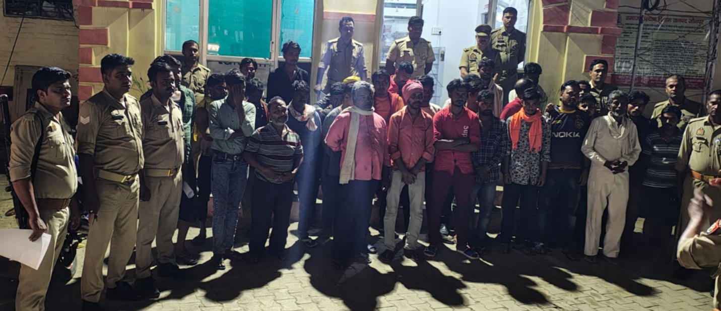 कोतवाली थाना में गिरफ्तार आरोपी शराबी कोतवाली थाना में गिरफ्तार आरोपी शराबी