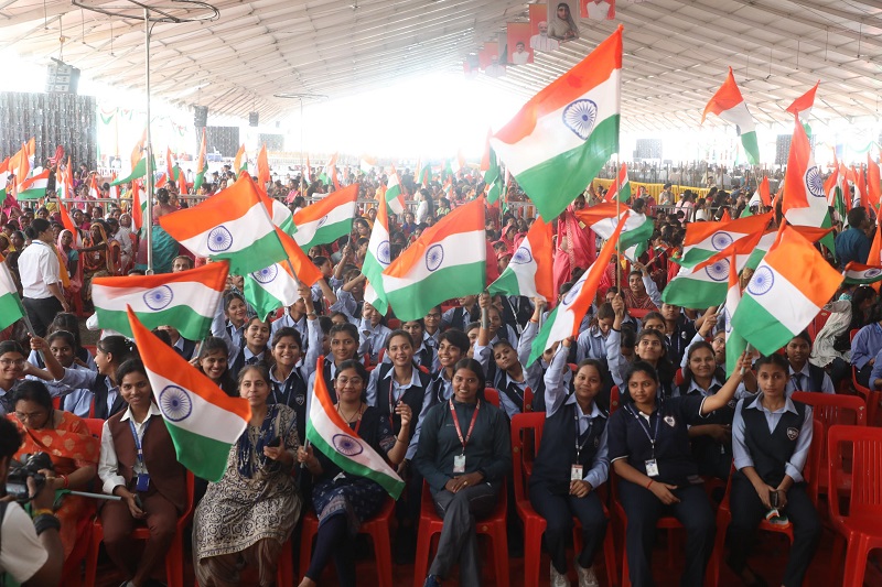 प्रधानमंत्री मोदी भोपाल में महिला सशक्तिकरण महासम्मेलन में