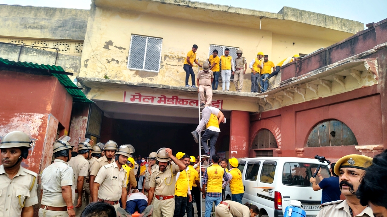 ऑपरेशन शील्ड के तहत सिविल डिफेंस मॉक ड्रिल का आयोजन ऑपरेशन शील्ड के तहत सिविल डिफेंस मॉक ड्रिल का आयोजन