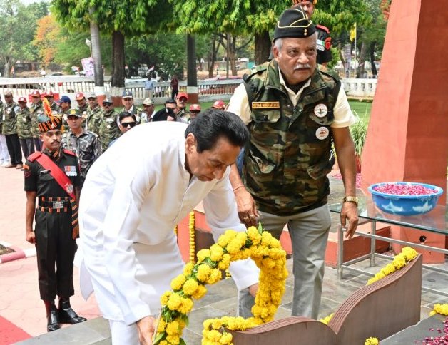 कांग्रेस नेताओं ने दी शौर्य स्मारक वीर शहीदों को श्रद्धांजलि कांग्रेस नेताओं ने दी शौर्य स्मारक वीर शहीदों को श्रद्धांजलि