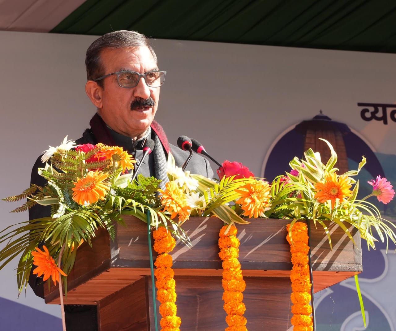 पूर्ण राज्यत्व दिवस के राज्य स्तरीय समारोह के दौरान मुख्यमंत्री का स्वागत करते हुए। पूर्ण राज्यत्व दिवस के राज्य स्तरीय समारोह के दौरान मुख्यमंत्री का स्वागत करते हुए।