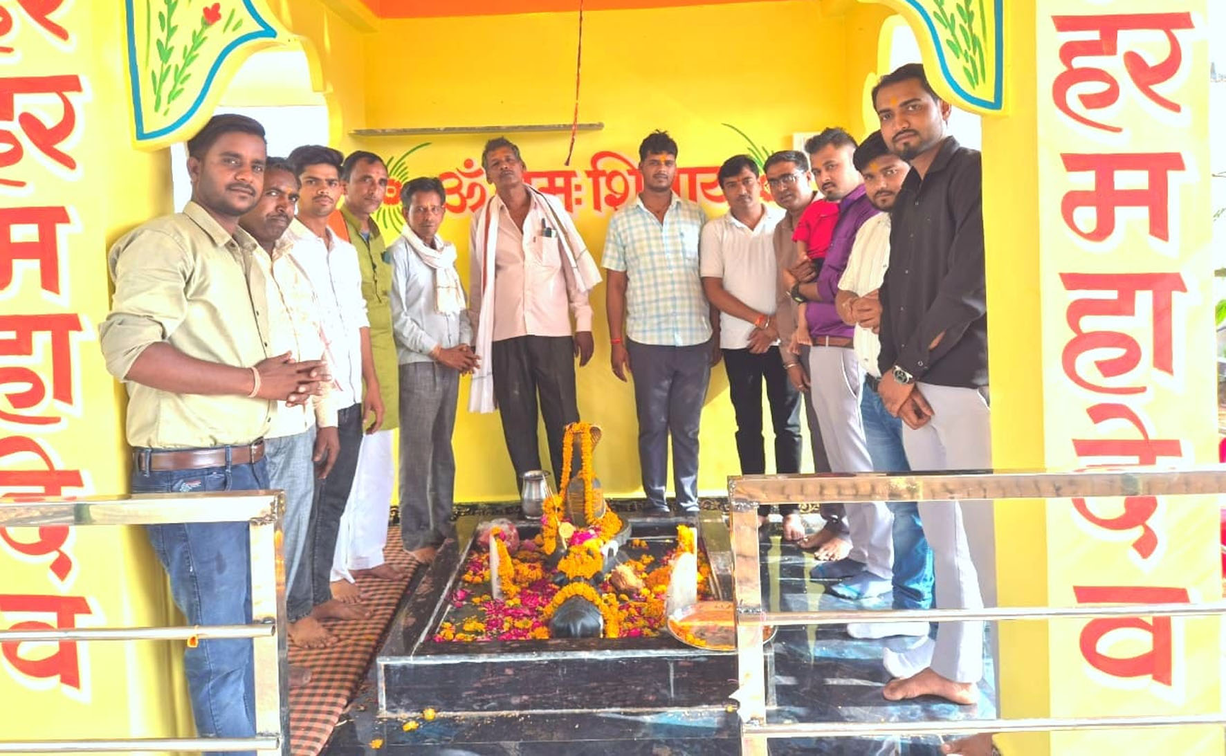 कलश यात्रा के साथ हुई कलश यात्रा के साथ हुई