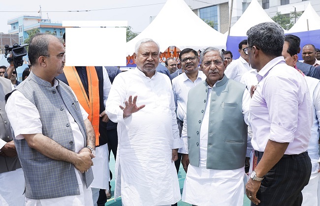 तिब्बी कॉलेज अस्पताल भवन के निर्माण कार्य के शिलान्यास के मौके पर मुख्यमंत्री नीतीश तिब्बी कॉलेज अस्पताल भवन के निर्माण कार्य के शिलान्यास के मौके पर मुख्यमंत्री नीतीश