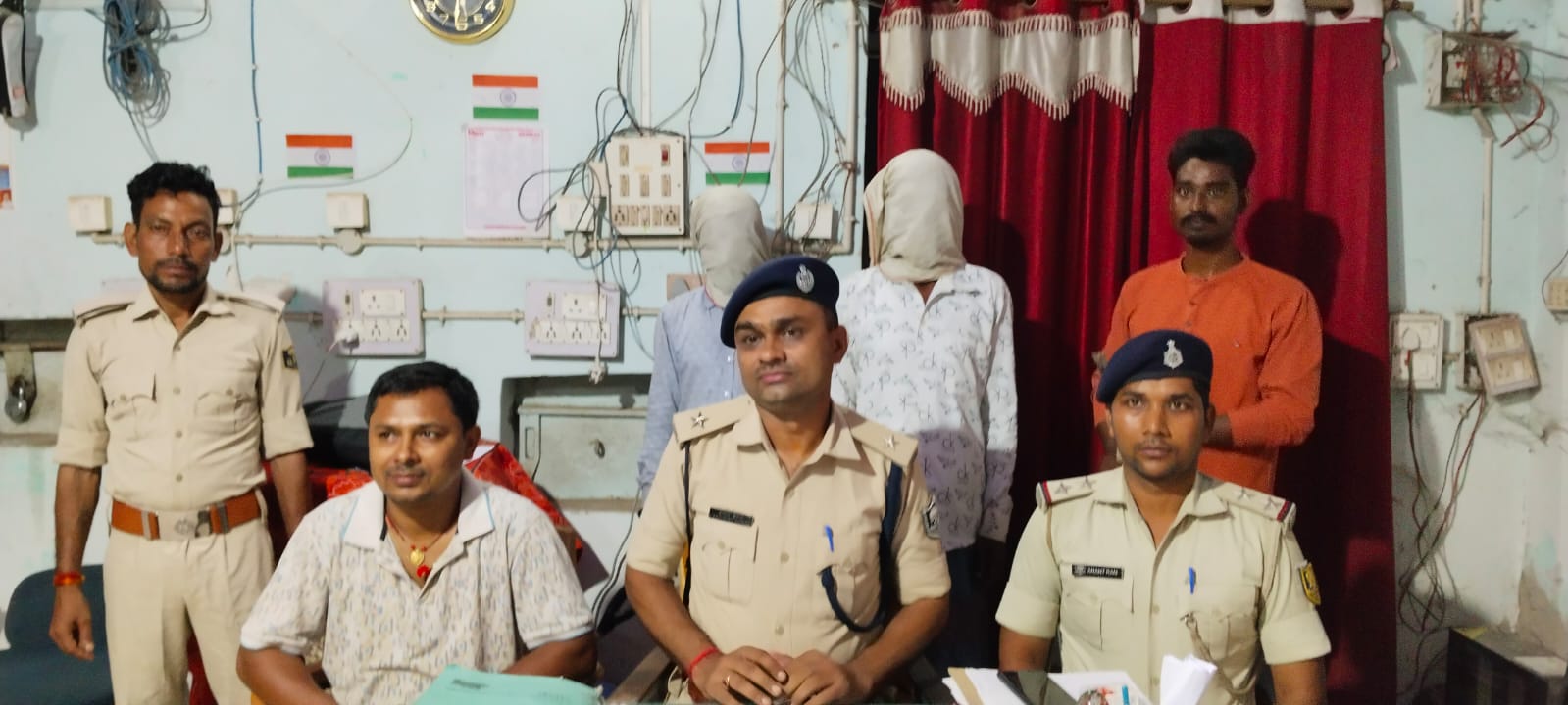 गिरफ्तार दो अभियुक्त गिरफ्तार दो अभियुक्त