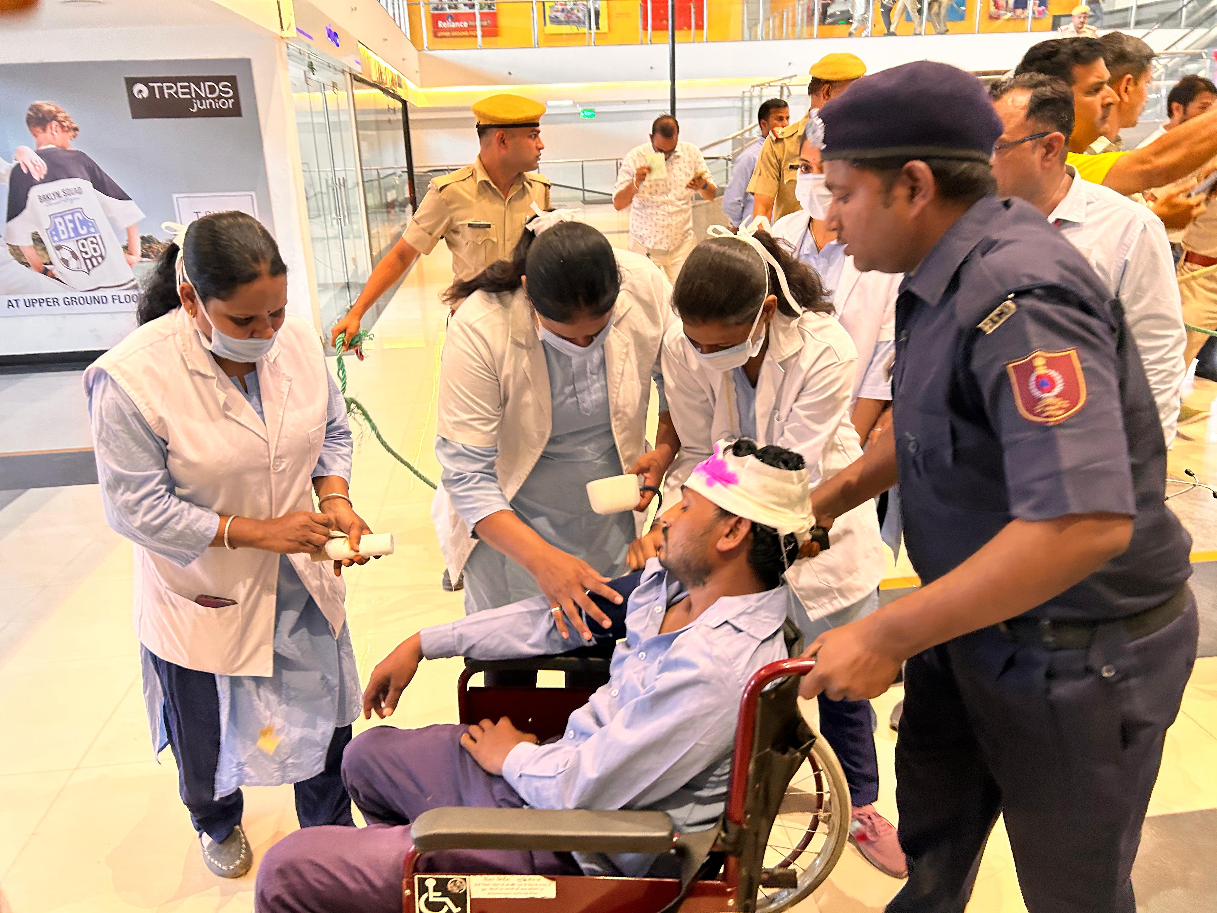 राजस्थान में ‘ऑपरेशन शील्ड’ के तहत राज्यव्यापी मॉक ड्रिल और ब्लैकआउट अभ्यास राजस्थान में ‘ऑपरेशन शील्ड’ के तहत राज्यव्यापी मॉक ड्रिल और ब्लैकआउट अभ्यास