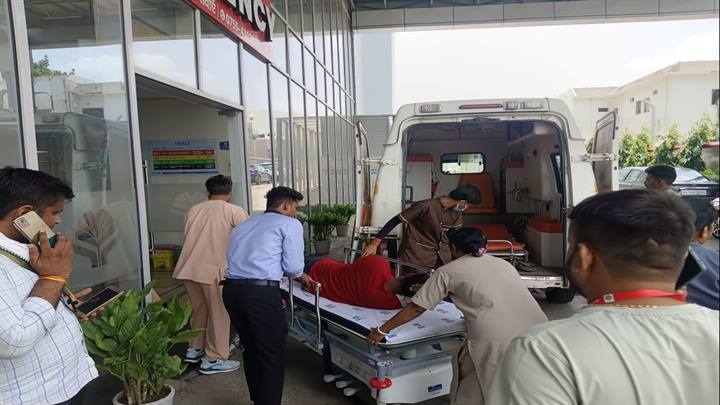 सीहोरः चलती बस में चालक को आया हार्ट अटैक सीहोरः चलती बस में चालक को आया हार्ट अटैक