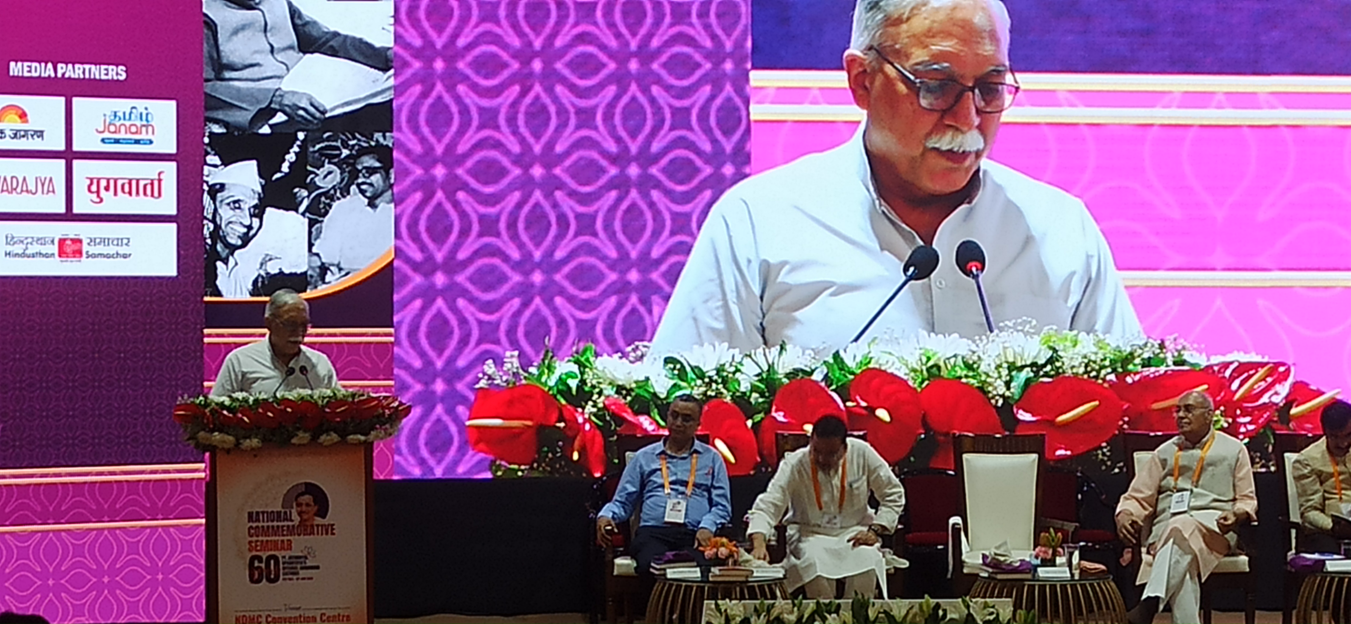 राष्ट्रीय स्वयंसेवक संघ के सह सरकार्यवाह अरुण कुमार शनिवार को दिल्ली में राष्ट्रीय स्मृति सम्मेलन को संबोधित करते हुए राष्ट्रीय स्वयंसेवक संघ के सह सरकार्यवाह अरुण कुमार शनिवार को दिल्ली में राष्ट्रीय स्मृति सम्मेलन को संबोधित करते हुए