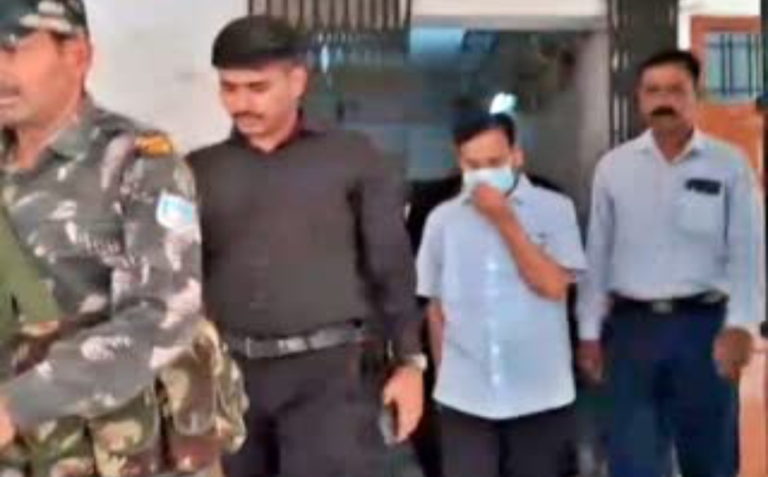 कोर्ट परिसर की तस्वीर कोर्ट परिसर की तस्वीर