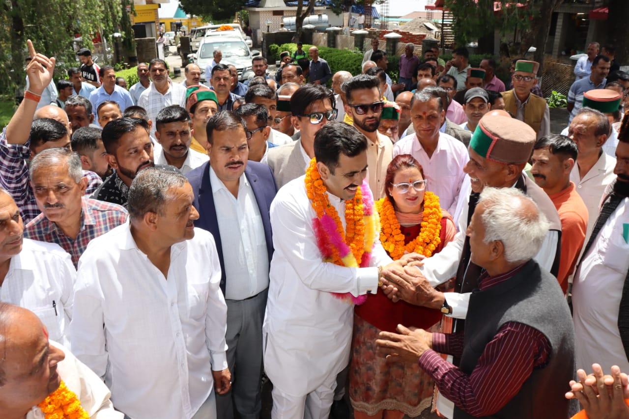 पच्छाद विधान क्षेत्र में सड़क निर्माण पर व्यय किए जा रहे है 99 करोड - विक्रमादित्य सिंह पच्छाद विधान क्षेत्र में सड़क निर्माण पर व्यय किए जा रहे है 99 करोड - विक्रमादित्य सिंह