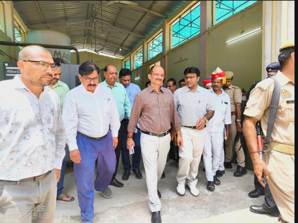 कन्नौज: डीएम ने अपने सामने करवाया मेडिकल कालेज में आक्सीजन प्लांट का मॉकड्रिल कन्नौज: डीएम ने अपने सामने करवाया मेडिकल कालेज में आक्सीजन प्लांट का मॉकड्रिल