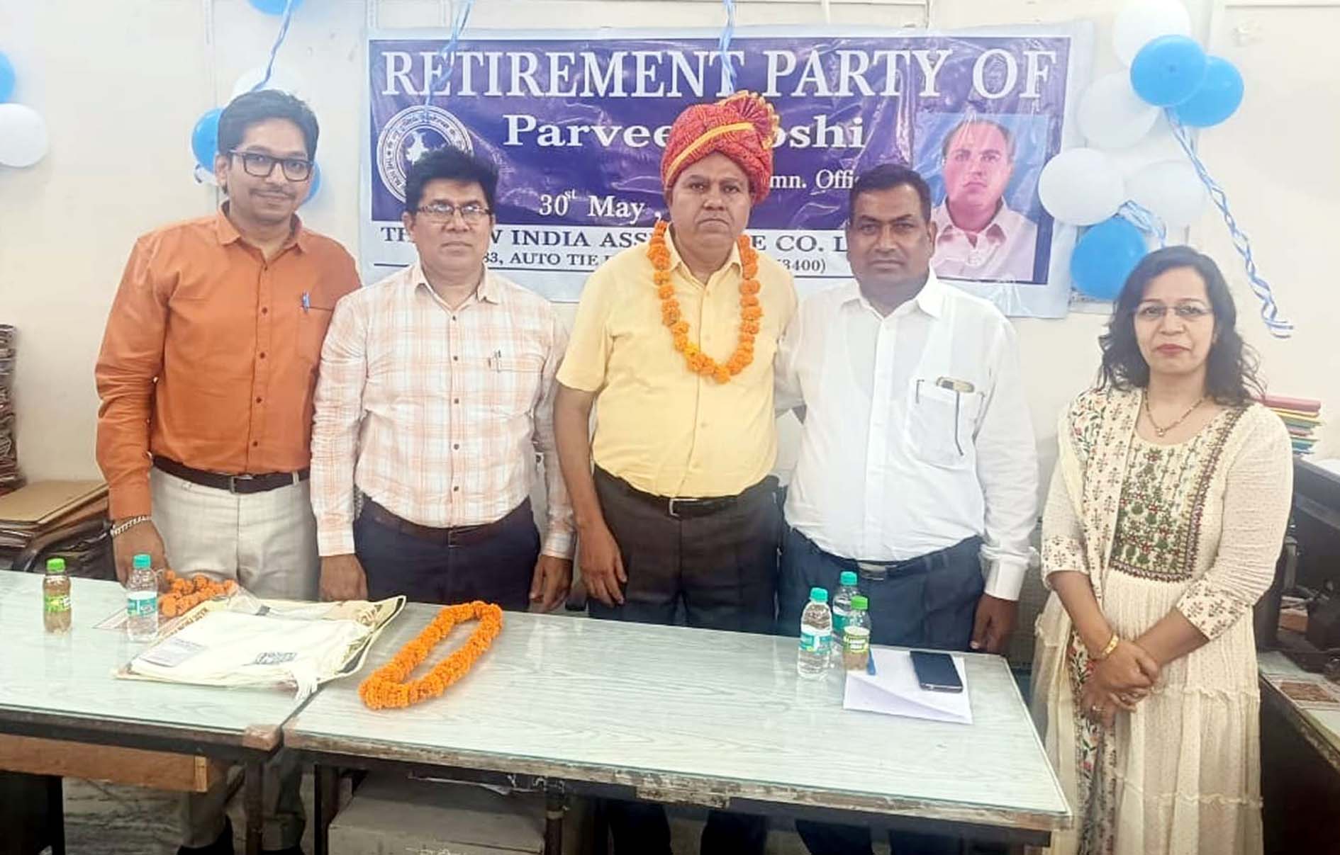 सेवानिवृत अधिकारियों को विदाई देते दि न्यू इंडिया एश्योरेंस कंपनी लिमिटेड के हिसार ऑटो हब के इंचार्ज एवं मुख्य व्यावसायिक प्रबंधक सुभाष मेहरा। सेवानिवृत अधिकारियों को विदाई देते दि न्यू इंडिया एश्योरेंस कंपनी लिमिटेड के हिसार ऑटो हब के इंचार्ज एवं मुख्य व्यावसायिक प्रबंधक सुभाष मेहरा।