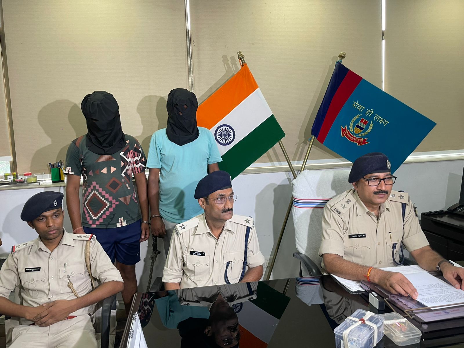 प्रेस कॉन्फ्रेंस की तस्वीर प्रेस कॉन्फ्रेंस की तस्वीर