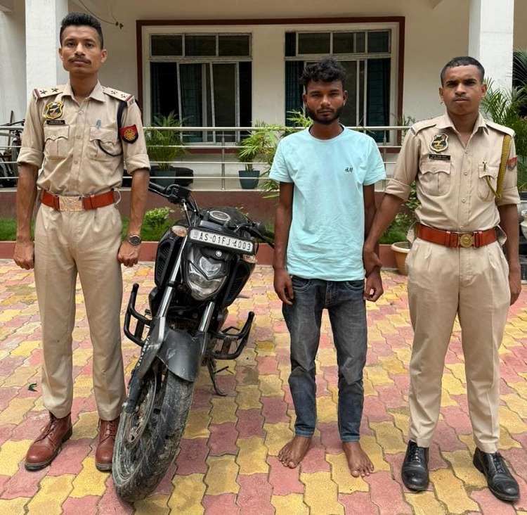 डूबापाड़ा में गिरफ्तार मोटरसाइकिल चोरी के आरोपितों की तस्वीर। डूबापाड़ा में गिरफ्तार मोटरसाइकिल चोरी के आरोपितों की तस्वीर।
