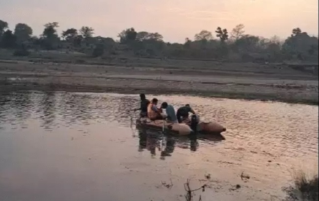 मंडलाः नर्मदा नदी में डूबने से एक ही परिवार के तीन युवकों की मौत मंडलाः नर्मदा नदी में डूबने से एक ही परिवार के तीन युवकों की मौत