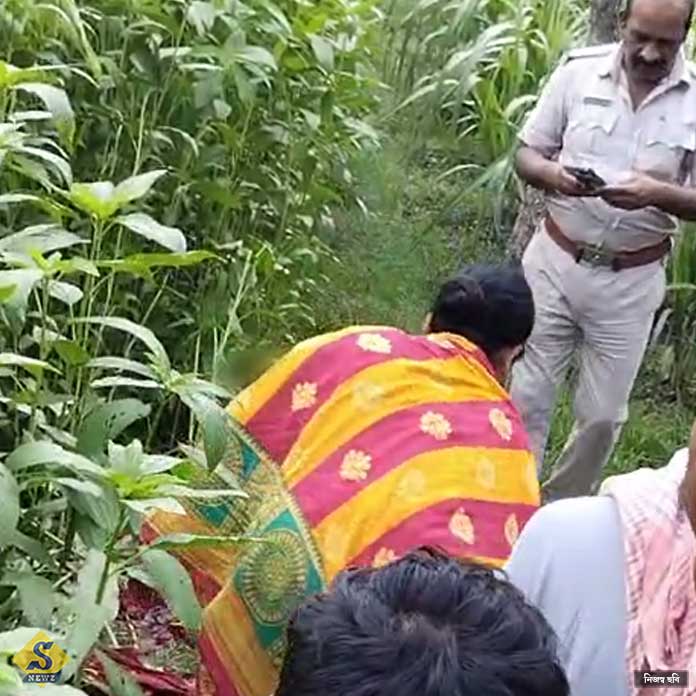 महिला का रक्त रंजित शव महिला का रक्त रंजित शव