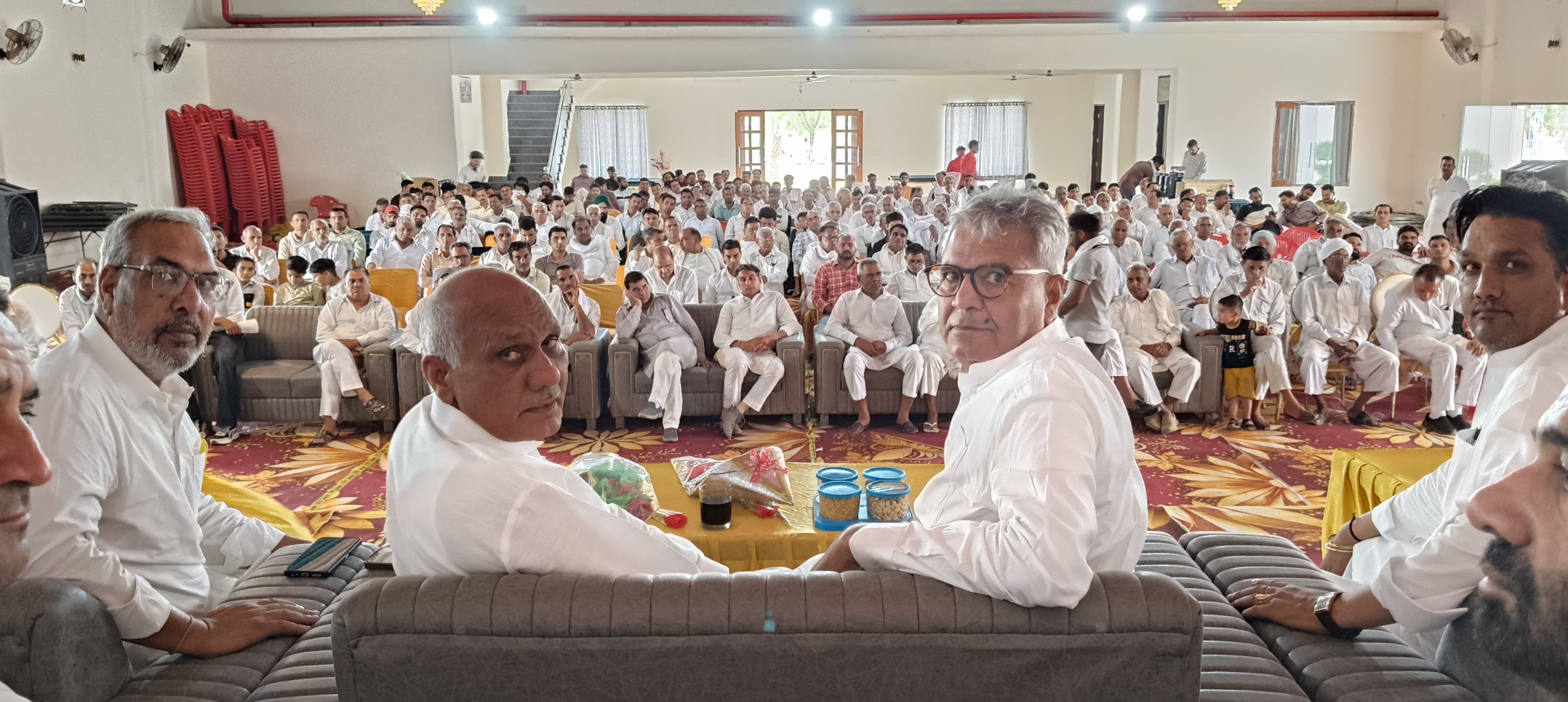 गांव रिसालियाखेड़ा में इनेलो की बैठक में मौजूद पार्टी जिलाध्यक्ष जसवीर जस्सा व अन्य पदाधिकारी। गांव रिसालियाखेड़ा में इनेलो की बैठक में मौजूद पार्टी जिलाध्यक्ष जसवीर जस्सा व अन्य पदाधिकारी।