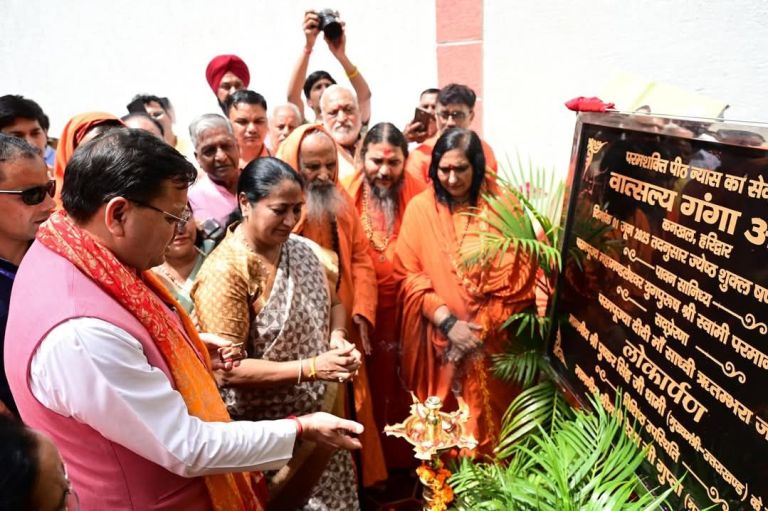 दिल्ली व उत्तराखंड के मुख्यमंत्री लोकार्पण करते हुए दिल्ली व उत्तराखंड के मुख्यमंत्री लोकार्पण करते हुए