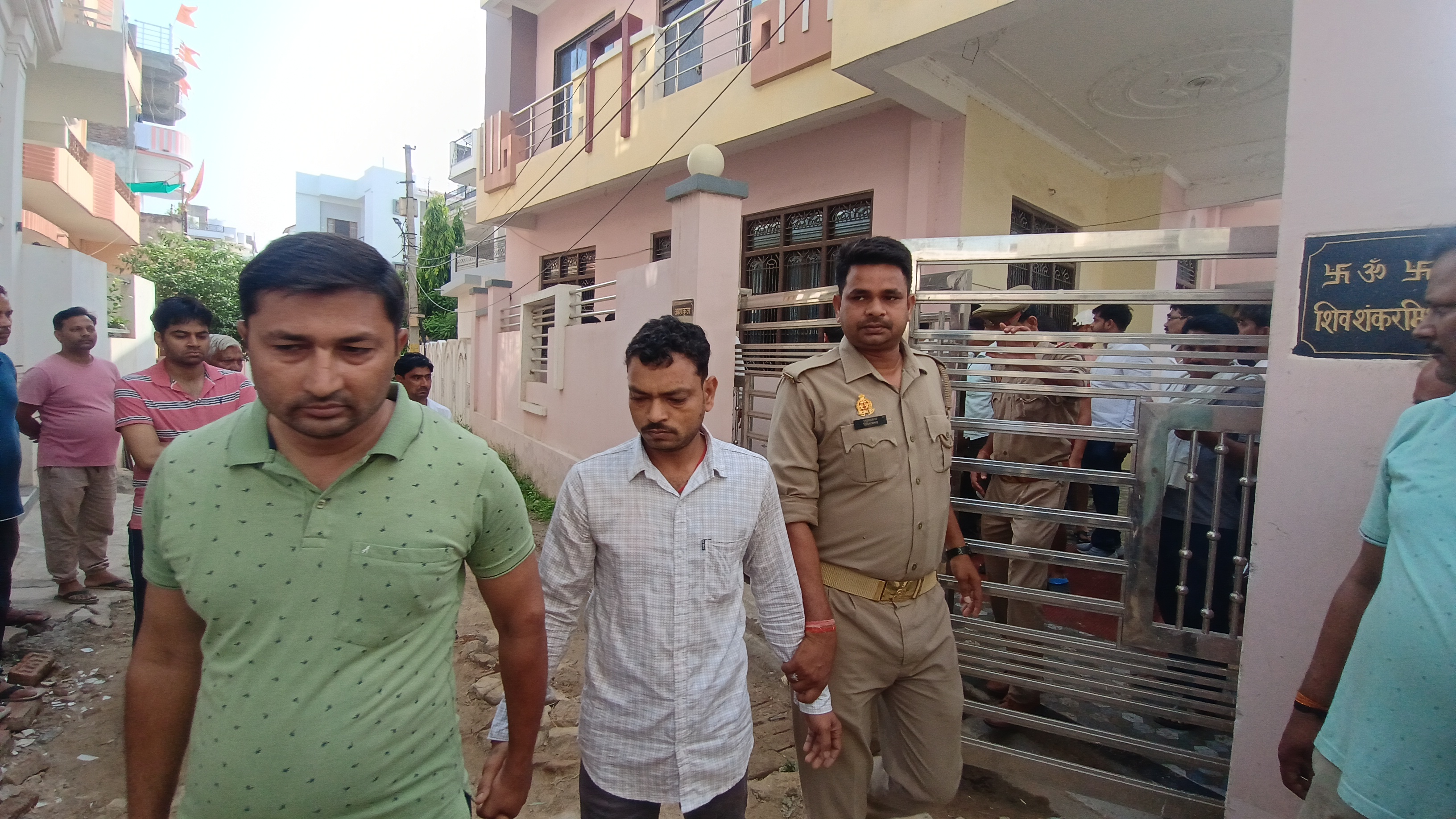 गिरफ्तार आरोपीत पुरूष २ गिरफ्तार आरोपीत पुरूष २