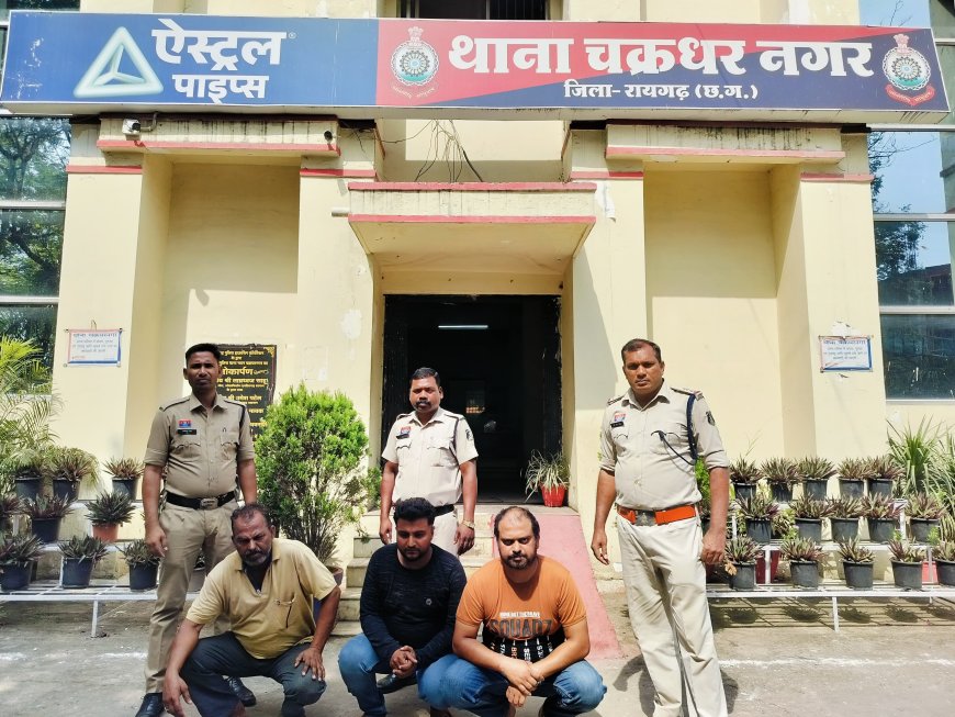 पुलिस के गिरफ्त में आरोपी पुलिस के गिरफ्त में आरोपी