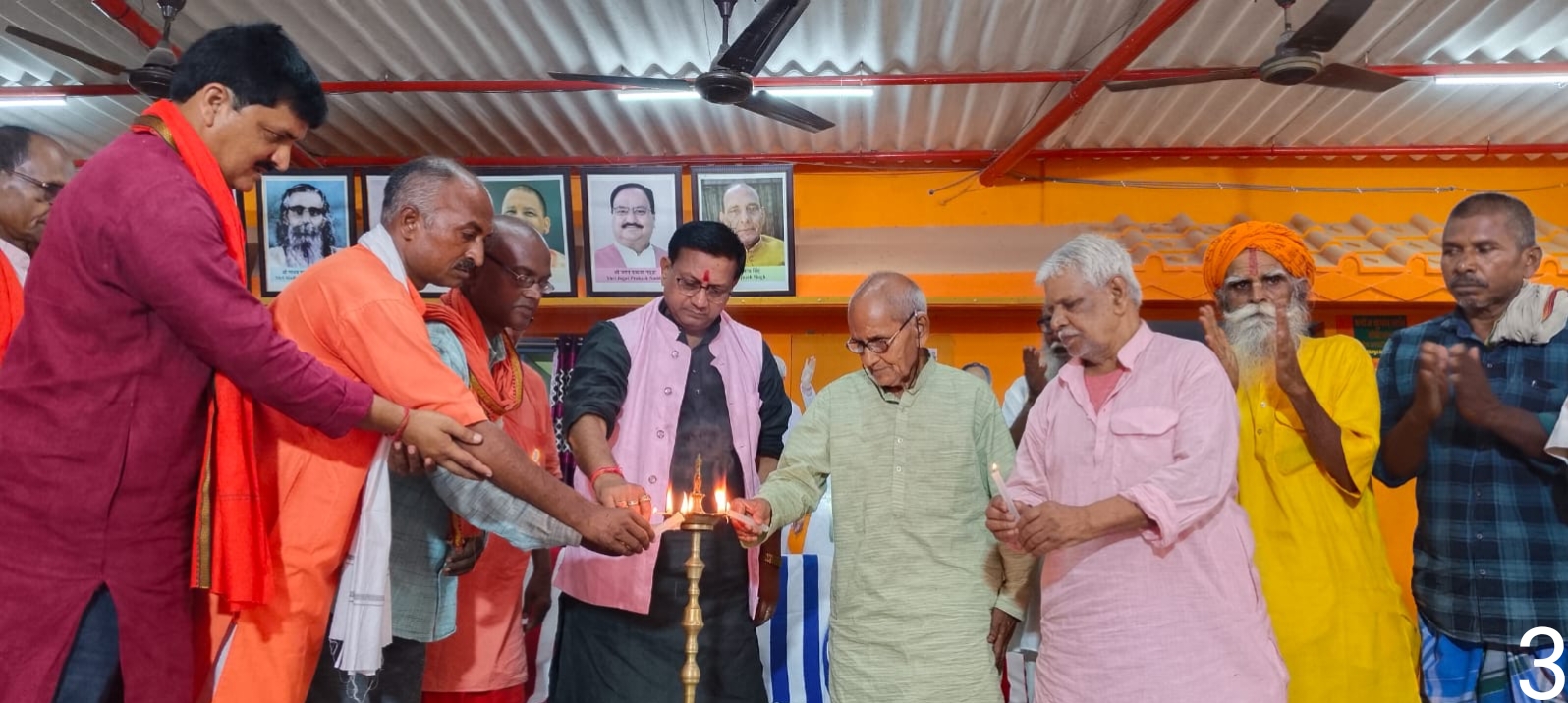 उद्घाटन करते विधायक और अन्य उद्घाटन करते विधायक और अन्य