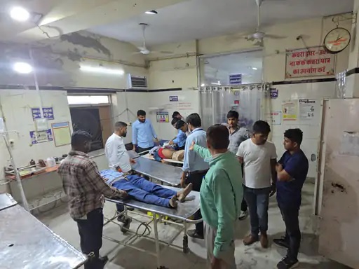 दोनों लोगों को नाहटा हॉस्पिटल में डॉक्टर ने मृत घोषित कर दिया। दोनों लोगों को नाहटा हॉस्पिटल में डॉक्टर ने मृत घोषित कर दिया।