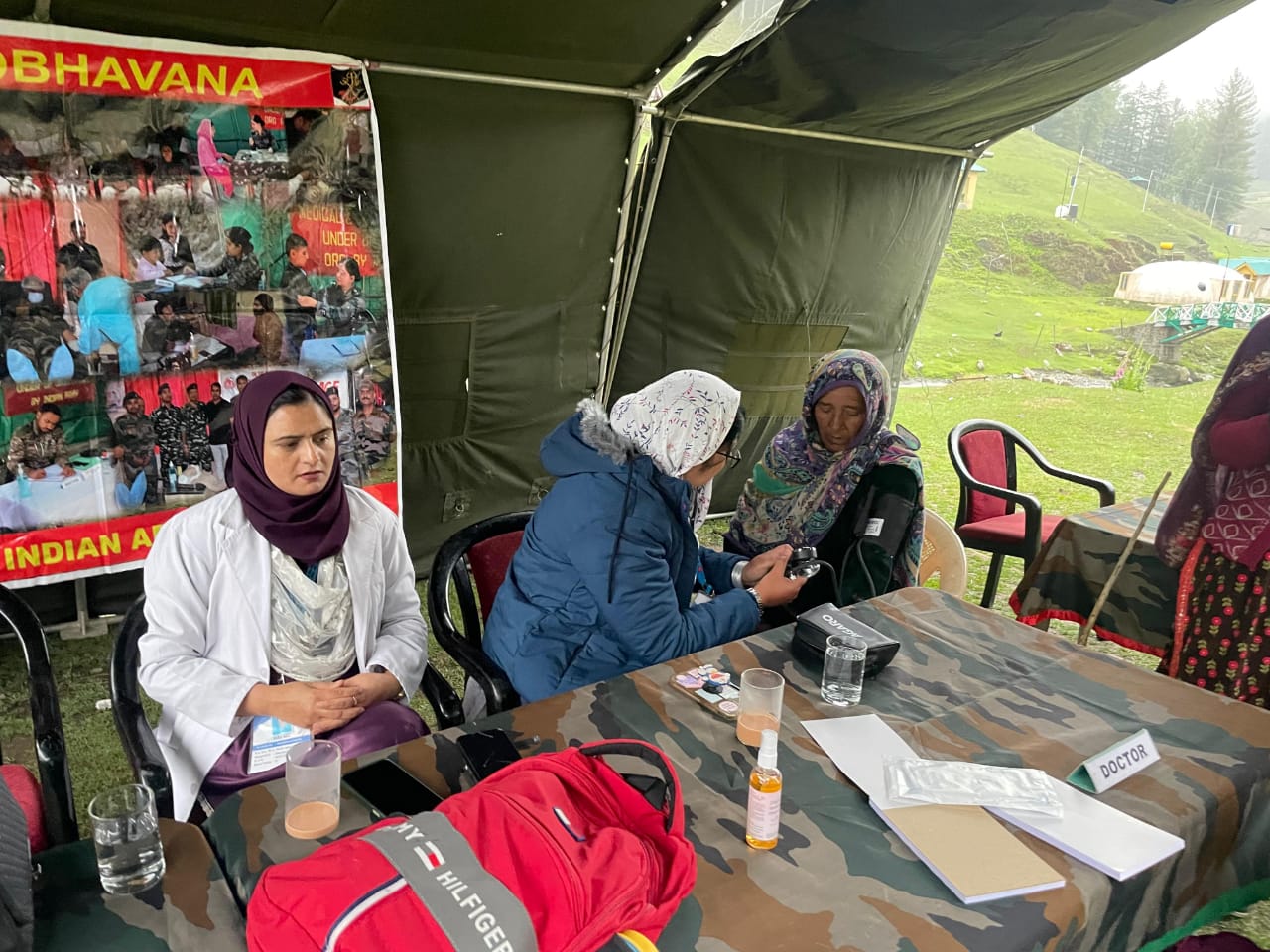 चिकित्सा एवं पशु चिकित्सा शिविर आयोजित, 242 ग्रामीणों और 768 पशुओं का इलाज चिकित्सा एवं पशु चिकित्सा शिविर आयोजित, 242 ग्रामीणों और 768 पशुओं का इलाज