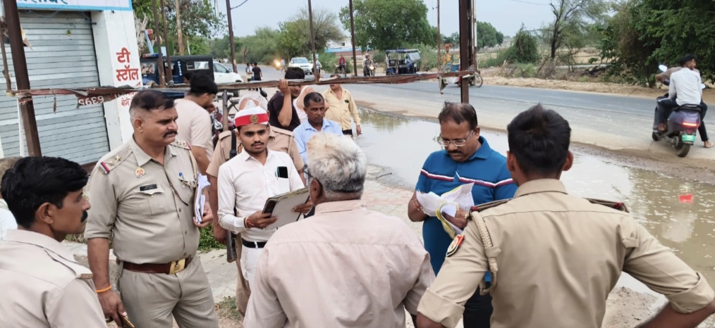 कालाबाजारी को जा रहा दो ट्रक चावल पकड़ा कालाबाजारी को जा रहा दो ट्रक चावल पकड़ा