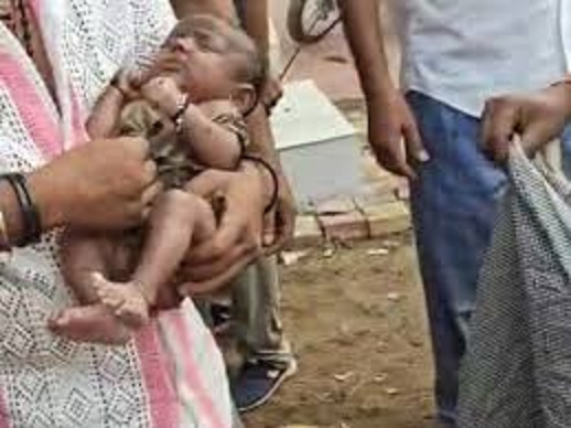 सूखे कुएं में मिला तीन माह का नवजात सूखे कुएं में मिला तीन माह का नवजात