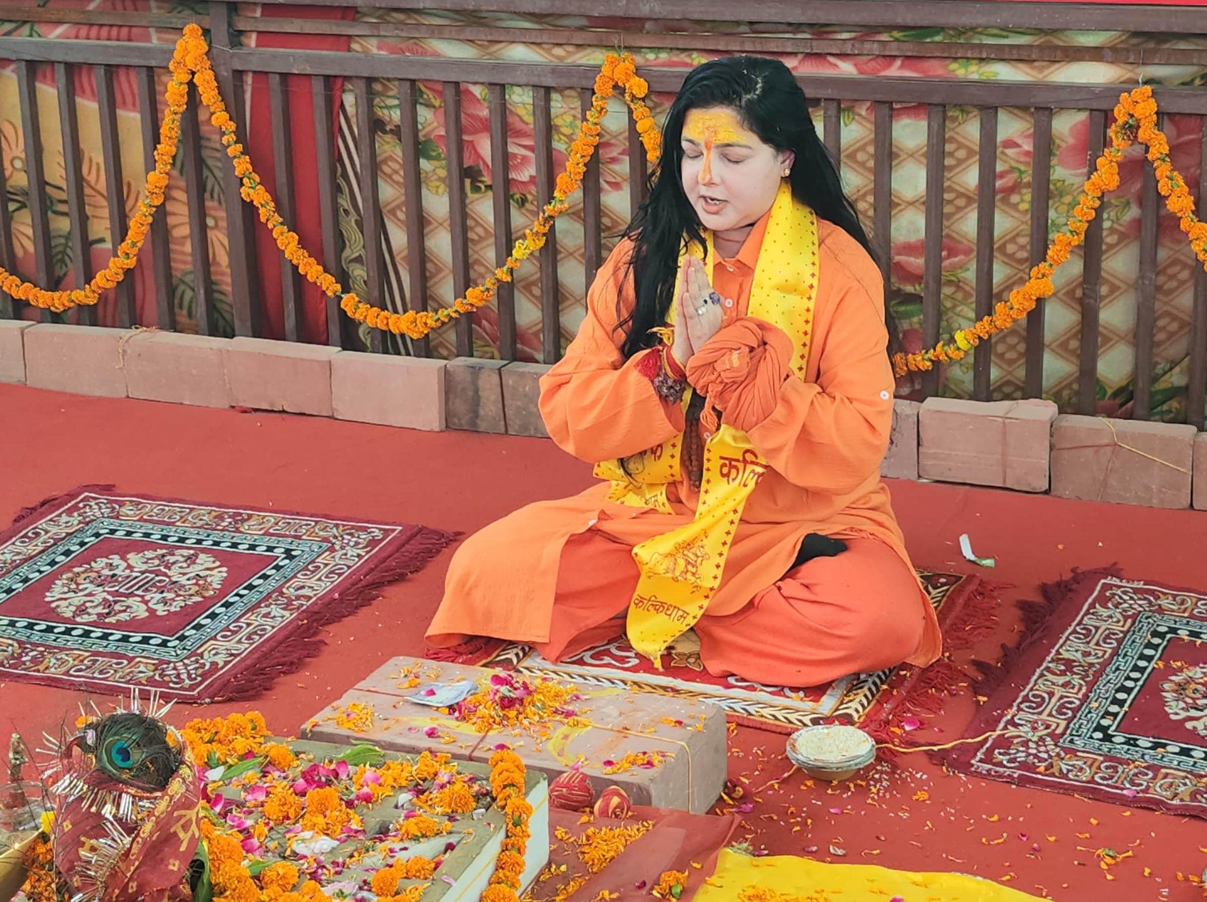 किन्नर अखाड़े की महामंडलेश्वर व पूर्व फिल्म अभिनेत्री संभल स्थित कल्कि धाम में शिलादान कार्यक्रम में हुईं सम्मिलित किन्नर अखाड़े की महामंडलेश्वर व पूर्व फिल्म अभिनेत्री संभल स्थित कल्कि धाम में शिलादान कार्यक्रम में हुईं सम्मिलित
