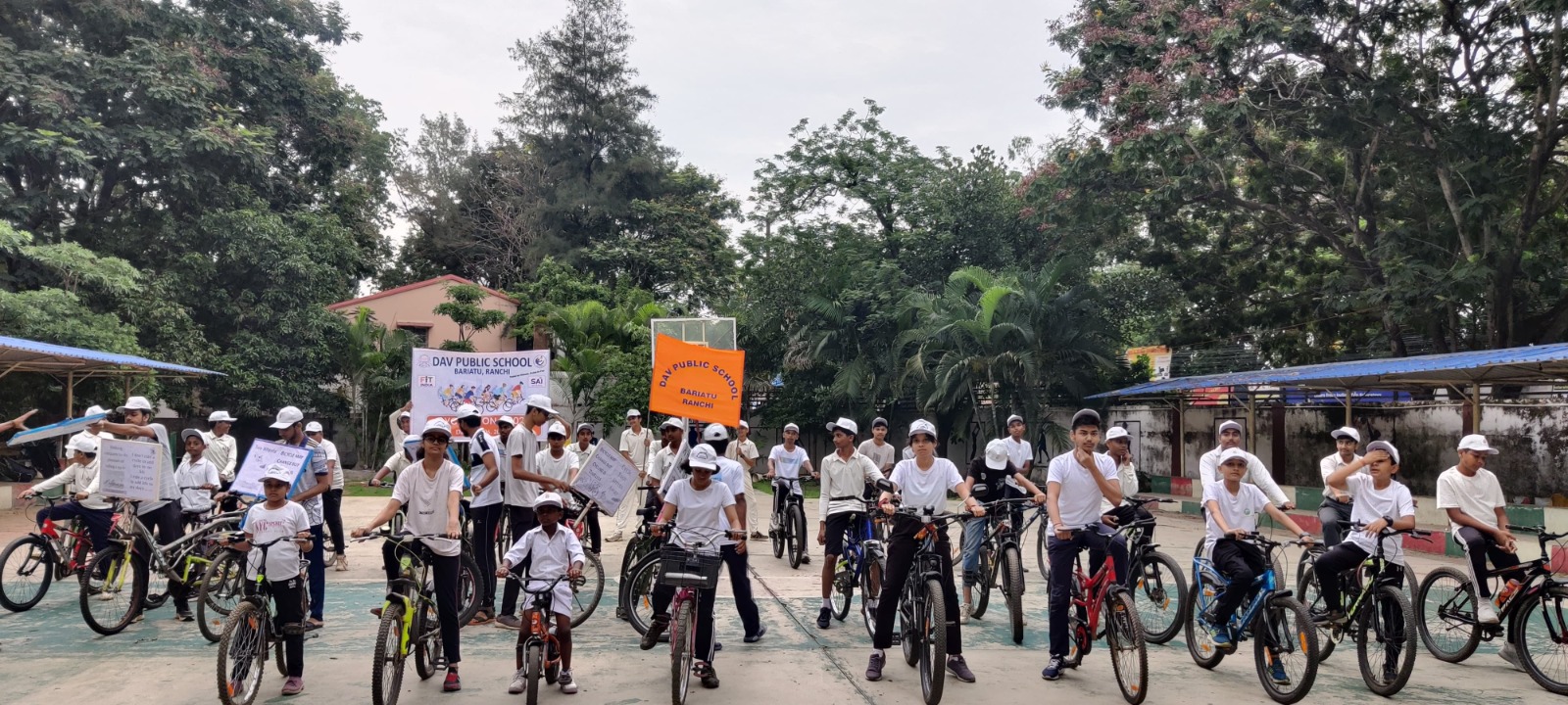 एसआर डीएवी स्कूल में स्थापना दिवस पर कार्यक्रम एसआर डीएवी स्कूल में स्थापना दिवस पर कार्यक्रम