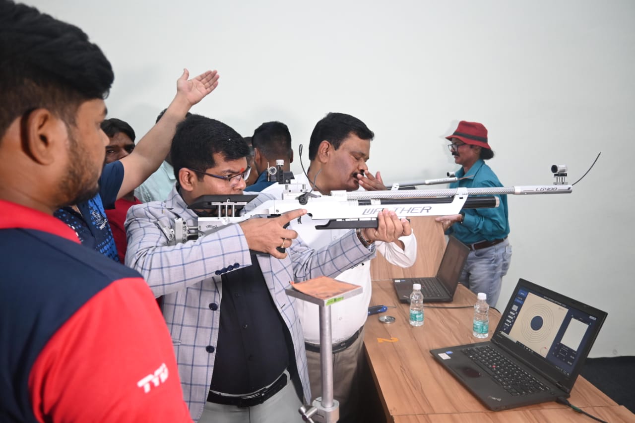 मौजूद लोग मौजूद लोग