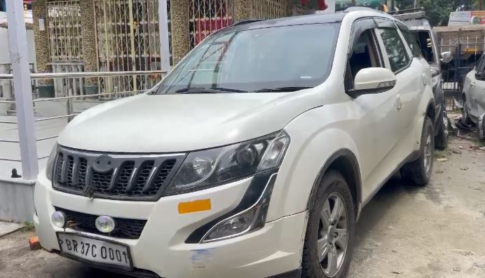 लग्जरी कार से मवेशी बरामद, तीन गिरफ्तार लग्जरी कार से मवेशी बरामद, तीन गिरफ्तार