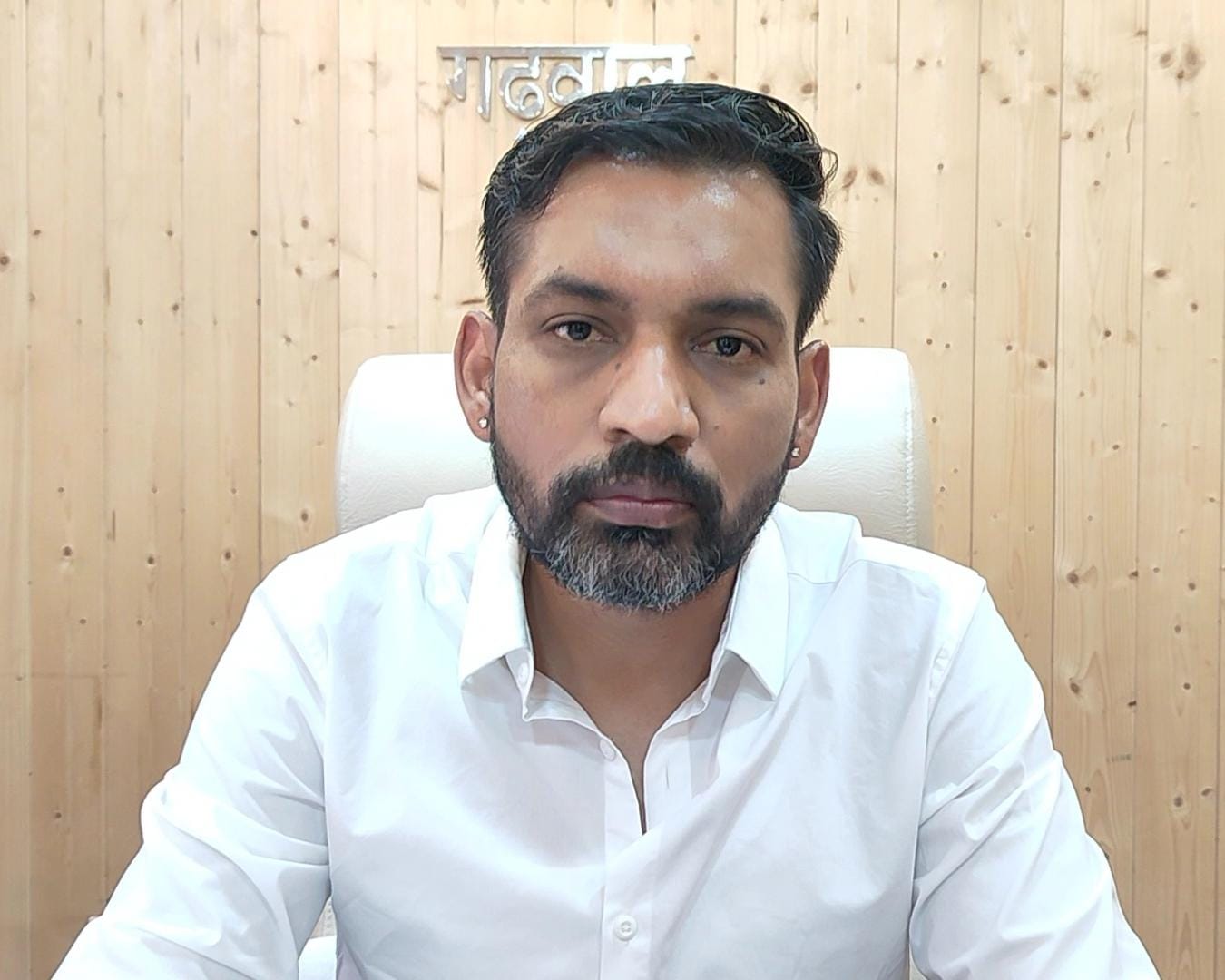 जिलाधिकारी डॉक्टर आशीष चौहान जिलाधिकारी डॉक्टर आशीष चौहान