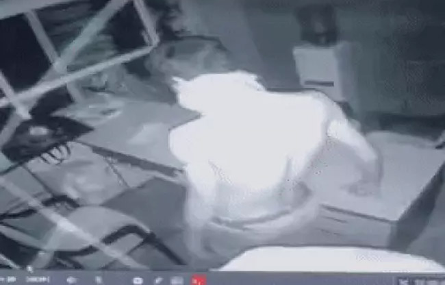 सोनीपत: सीसीटीवी फुटेज चोरी दुकान में दिखाई दे रहा है सोनीपत: सीसीटीवी फुटेज चोरी दुकान में दिखाई दे रहा है