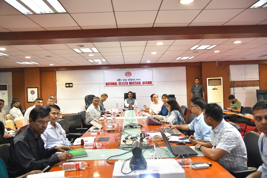 स्वास्थ्य एवं परिवार कल्याण मंत्री अशोक सिंघल सोमवार को गुवाहाटी स्थित राष्ट्रीय स्वास्थ्य मिशन कार्यालय में विभाग की कार्यप्रणाली की समीक्षा करते हुए। स्वास्थ्य एवं परिवार कल्याण मंत्री अशोक सिंघल सोमवार को गुवाहाटी स्थित राष्ट्रीय स्वास्थ्य मिशन कार्यालय में विभाग की कार्यप्रणाली की समीक्षा करते हुए।