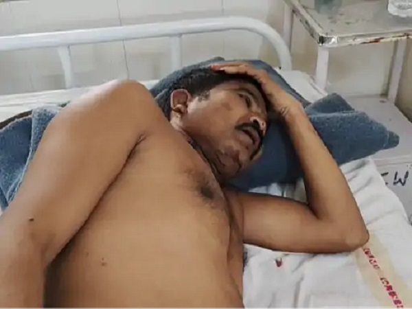 बेटे का अफेयर, पिता को दौड़ा-दौड़ाकर पीटा, अस्पताल में भर्ती, चार पर एफआईआर बेटे का अफेयर, पिता को दौड़ा-दौड़ाकर पीटा, अस्पताल में भर्ती, चार पर एफआईआर