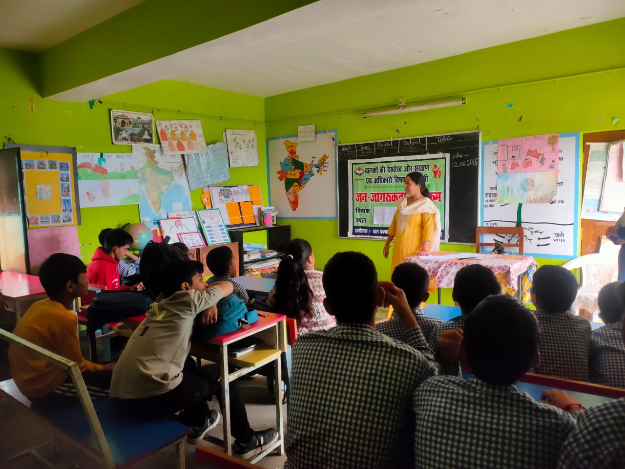 जानकारी देते बाल कल्याण समिति की सदस्य गंगोत्री नेगी जानकारी देते बाल कल्याण समिति की सदस्य गंगोत्री नेगी