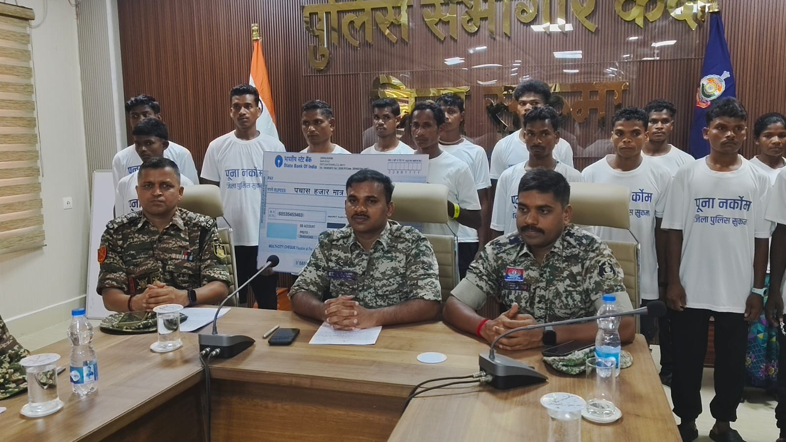 सुकमा:  पीएलजीए बटालियन के 02 हार्डकोर नक्सली सहित 16 नक्सलियों ने किया आत्मसमर्पण