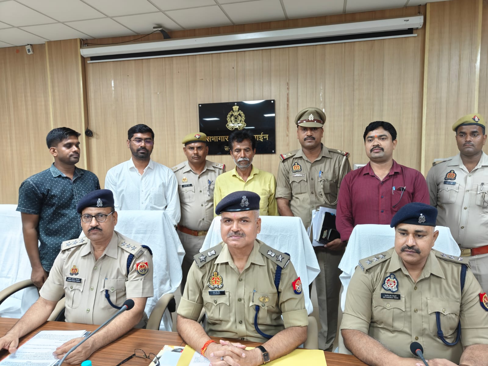 पुलिस पुलिस