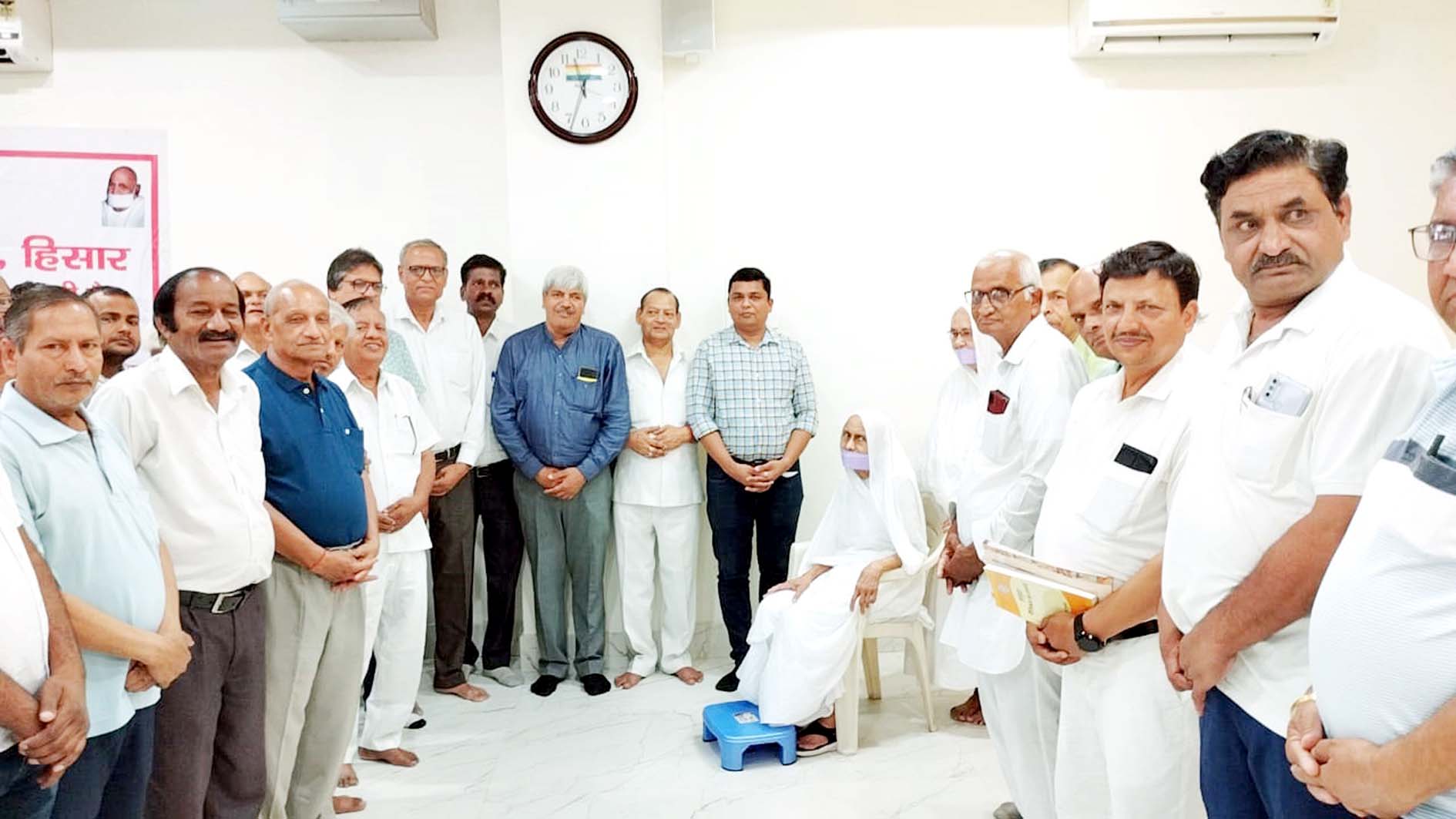 अणुव्रत समिति की बैठक में मौजूद समिति के सदस्य। अणुव्रत समिति की बैठक में मौजूद समिति के सदस्य।