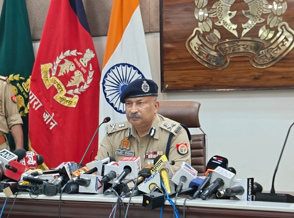 पुलिस मुख्यालय में प्रेसावर्ता करते डीजीपी राजीव कृष्ण पुलिस मुख्यालय में प्रेसावर्ता करते डीजीपी राजीव कृष्ण